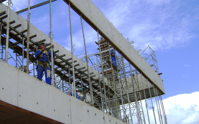 Drones na Construção Civil: Como esta tecnologia inovadora está sendo utilizada nos projetos brasileiros.
